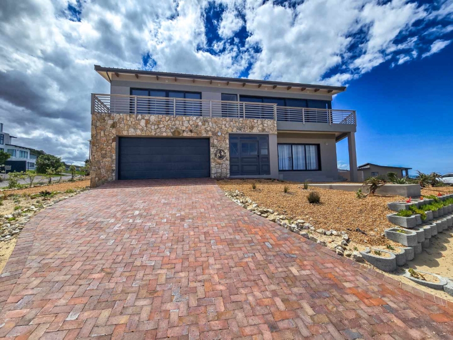 5 Bedroom Property for Sale in Stilbaai Oos Western Cape